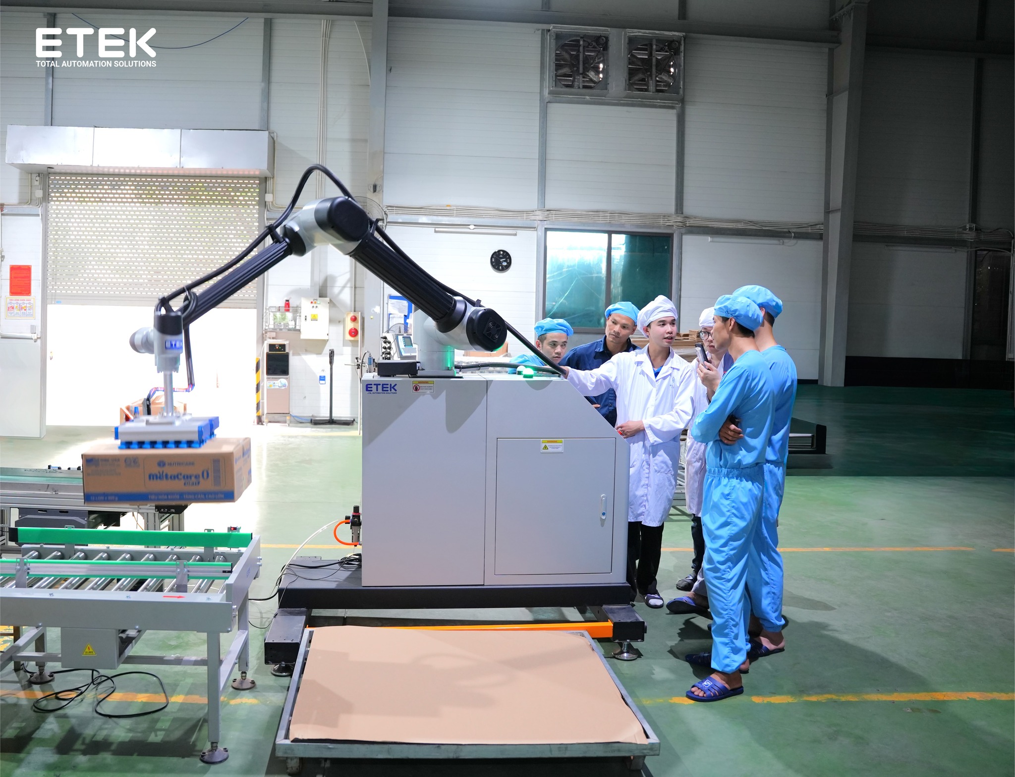 COBOT XẾP PALLET TỰ ĐỘNG