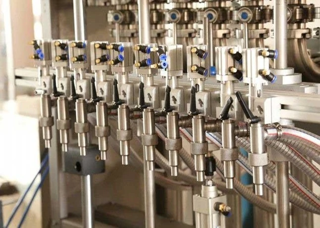 Banner Máy Chiết Rót Piston Servo Tự Động 2