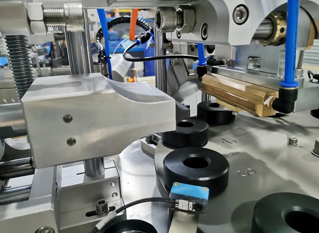 Banner Máy Chiết Rót Và Hàn Tuýp Bằng Nhiệt Tự Động 1